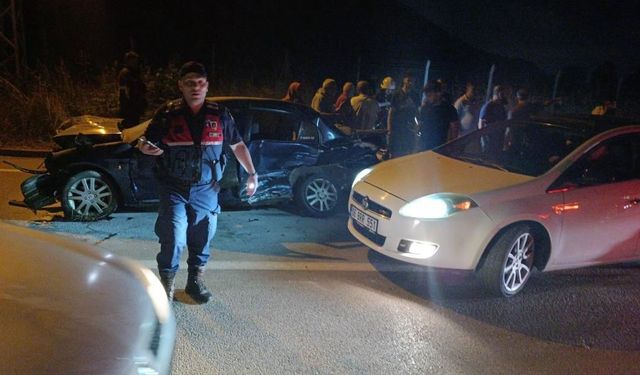 19 yaşındaki gencin hazin sonu: Direğe çarpan otomobilde hayatını kaybetti