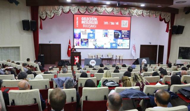 Ege Üniversitesi "Geleceğin Meslekleri" vizyonuyla dijital dönüşüme hazır