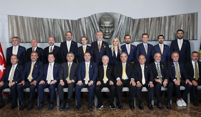 Fenerbahçe’de yeni yönetim şekillendi: Görev dağılımı netleşti, çalışmalar başladı