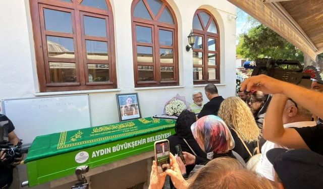 Oyuncu Ece İrtem'in cenazesindeki fotoğraf çekme yarışı tepki topladı