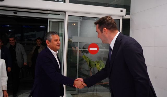 Yeni il binasını açacak Özgür Özel, İzmir'e geldi