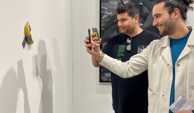 Fransa’da duvara bantlanmış muz çalındı: Milyon dolarlık sanat eseri yenilendi