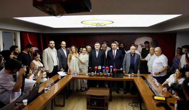 İYİ Parti’nin İzmir kurucuları AK Parti’ye katıldı