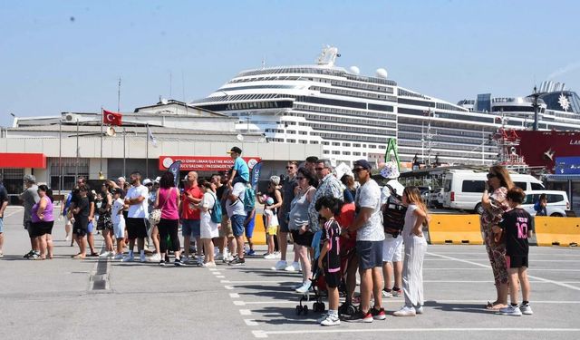 İzmir kruvaziyer turizminde hız kesmiyor: 5 ayda 51 bin yolcu geldi