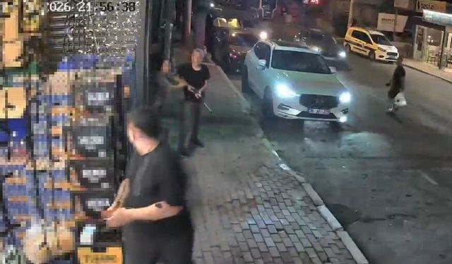 İzmir’de mahalle ortasında silahlı gerilim: Denetim sonrası ortalık karıştı!