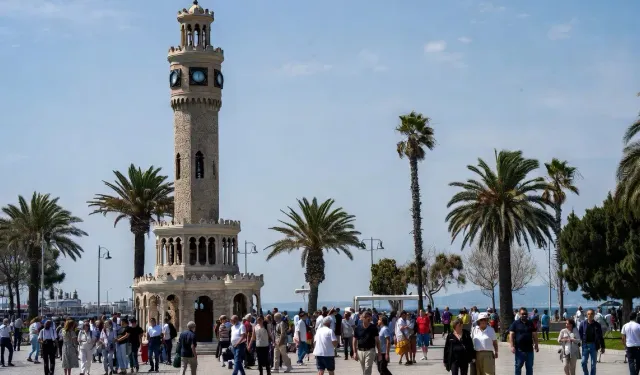 İzmir’de yaş ortalaması 39,5’e yükseldi