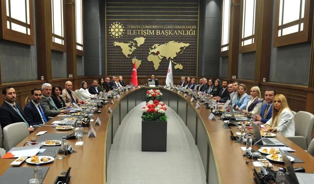 İzmirli 33 gazeteciye basın kartı verildi