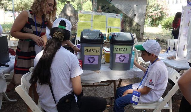 İzmirli öğrencilerin bilimsel projeleri festivalde sergilendi