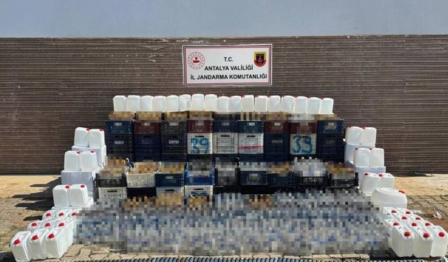 Jandarmadan depoya baskın! Bin litre kaçak alkol ele geçirildi