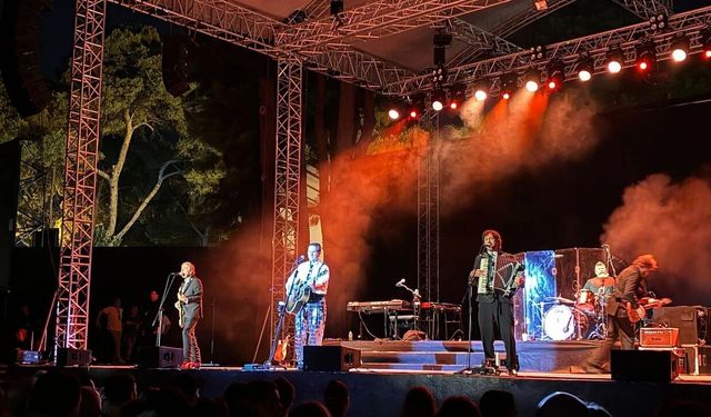 Kültürpark’ta Chris Isaak rüzgarı esti