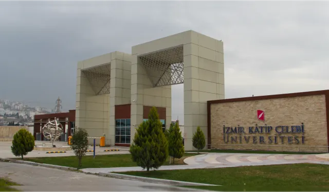 Mezun olan gençler İzmir'den ayrılmakta zorlanıyor