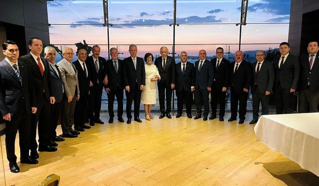 MHP İzmir’den ekonomi zirvesi: İş dünyası aynı masada buluştu