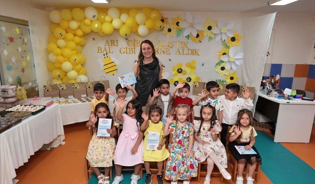 Miniklerin ilk karne heyecanı