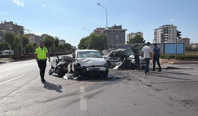 Otomobil ve motosiklet çarpıştı: Yaralılar var!