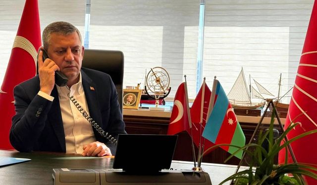 Özgür Özel'den İzmir'deki belediye başkanlarına: CHP'den istifa etmeyin