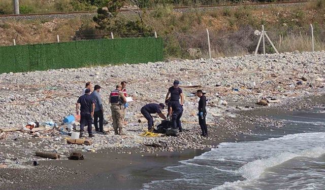 Sahile vurmuş erkek cesedi ekipleri harekete geçirdi!