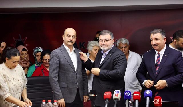 Saygılı, farklı partilerden AK Parti'ye katılan 370 kişiye rozet taktı