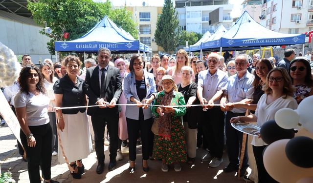 Karabağlar'da Tekstil Akademisi törenle açıldı