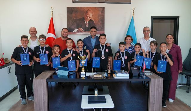 Türkiye üçüncüsü miniklerden Başkan Acar’a ziyaret