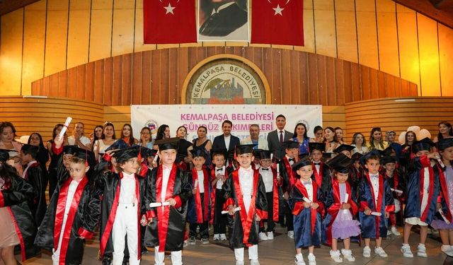 Kemalpaşa'da minik öğrenciler mezuniyet coşkusu yaşadı