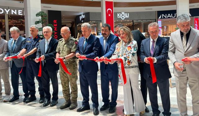 İzmir’de 15 Temmuz Manşetleri Sergisi açıldı