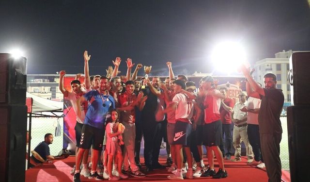 1957 Menderes Spor şampiyon oldu: Coşku tüm ilçeyi sardı!