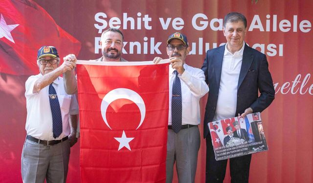 Başkan Tugay, şehit aileleri ve gazilerle Gölcük'te buluştu