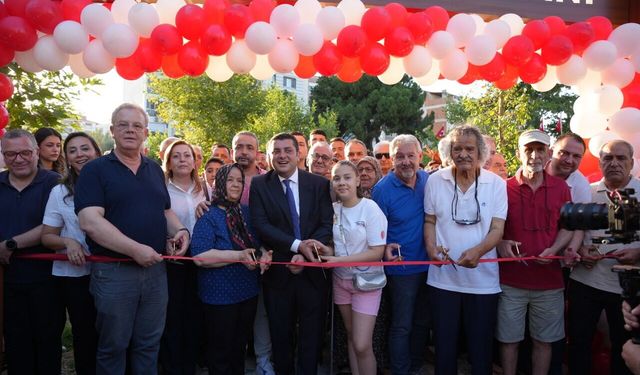 Beton zemin tarih oldu: Torbalı'ya modern meydan geldi