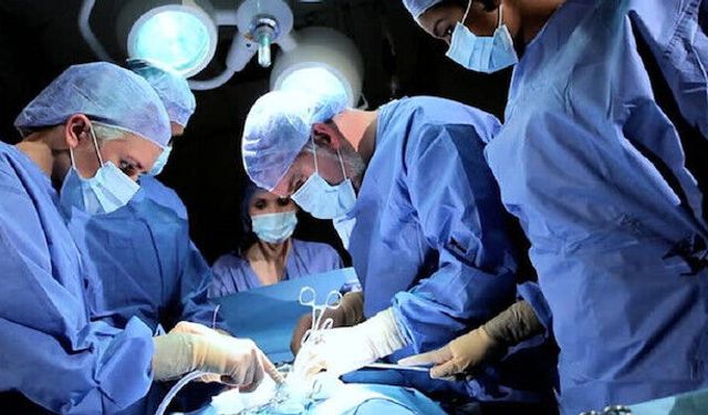 Beyin tümörü ameliyatlarında yeni yaklaşım: Hasta uyanık kalıyor