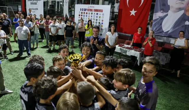 Bornovagücü, Bayraklı U-12 Cup'ın şampiyonu oldu