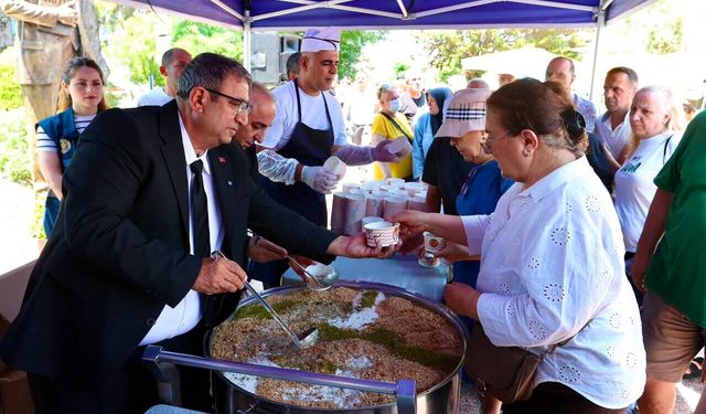Buca'da aşure kazanları birlik ve beraberlik için kaynadı