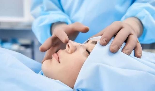 Burun estetiği düşünen gençlere zaman uyarısı