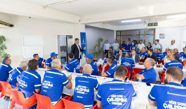 Cemil Tugay İZBETON emekçileriyle Bornova’da buluştu