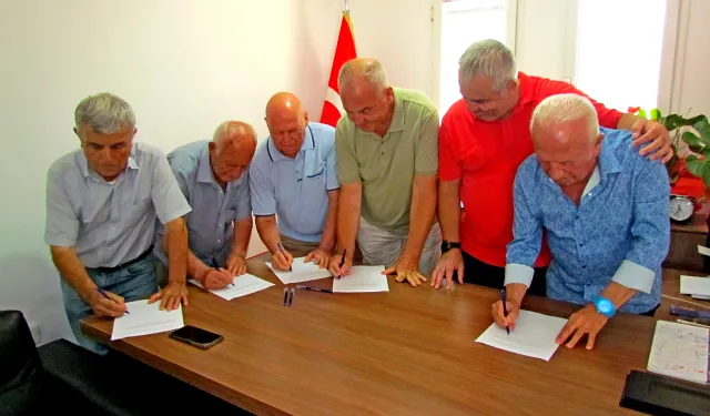 Çeşme'de CHP'den toplu istifa: Eski ilçe başkanları Yeni Parti’ye geçiyor