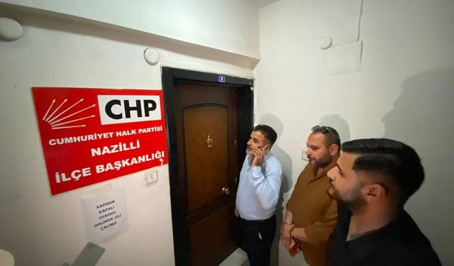 CHP Nazilli İlçe Başkanlığı'nda devir teslim gerilimi: Eski yönetim, yeni başkana kapıyı açmadı