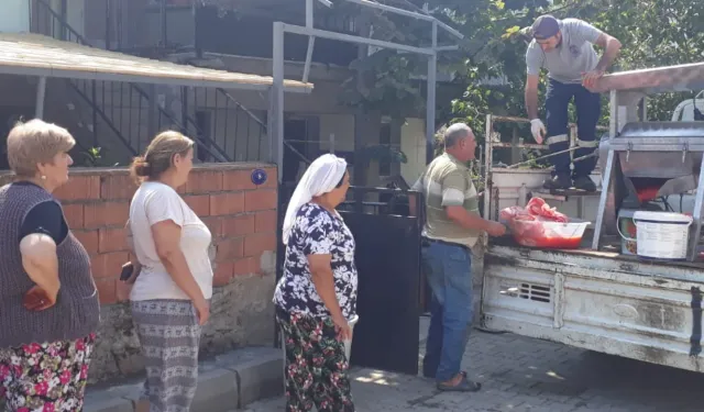 Efes Selçuk’ta salça sıkım makinesi mahalle mahalle hizmet verecek
