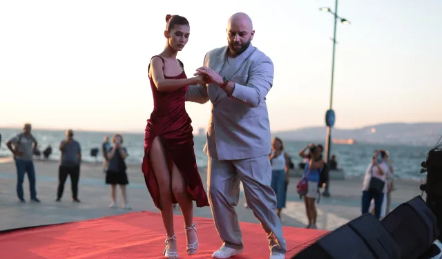 Konak'ta Gece Kermesi'ne gün batımı konseri eşlik etti