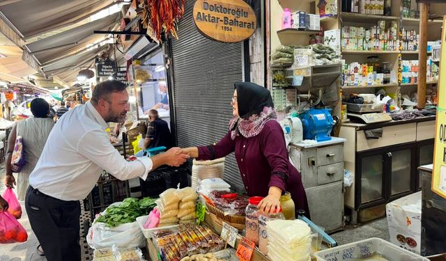 Gümrükçü mesajlarını sahadan verdi: Makamım sokaklardır, kapımız herkese açık!
