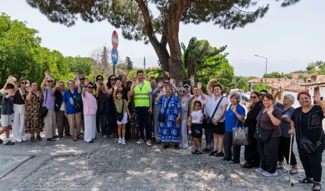 İzmir’de kültür gezileriyle 3 bin vatandaş kenti yeniden keşfetti