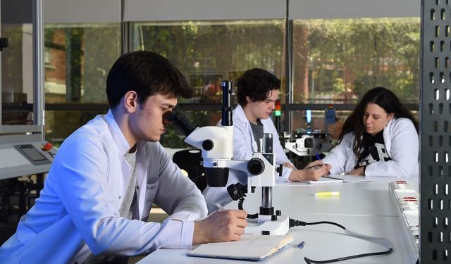 İzmir Ekonomili 32 öğrenciye TÜBİTAK desteği