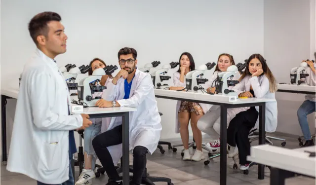 İzmir, son 5 yılda eğitim için 105 bin kişiye ev sahipliği yaptı