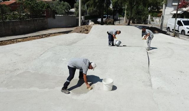 Karşıyaka'da Cumhuriyet Mahallesi'ne kaykay pisti yapılıyor