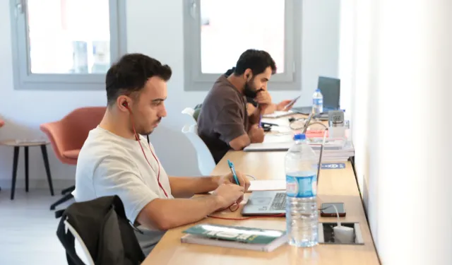 Konak’ın Cumhuriyet Kütüphaneleri sınav maratonundaki gençlere çalışma alanı sunuyor