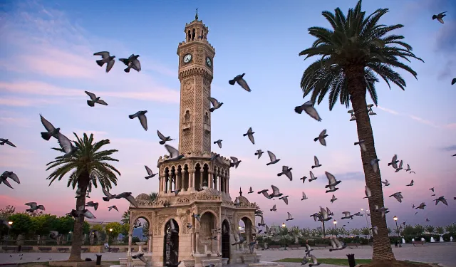 İzmir'de Gazeteciler ve Basın Bayramı dolayısıyla kar helvası dağıtıldı