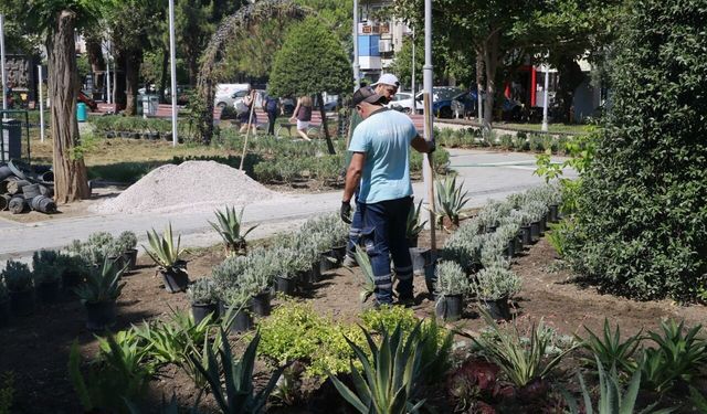 Konak'ın park ve yeşil alanlarında kapsamlı bakım çalışması
