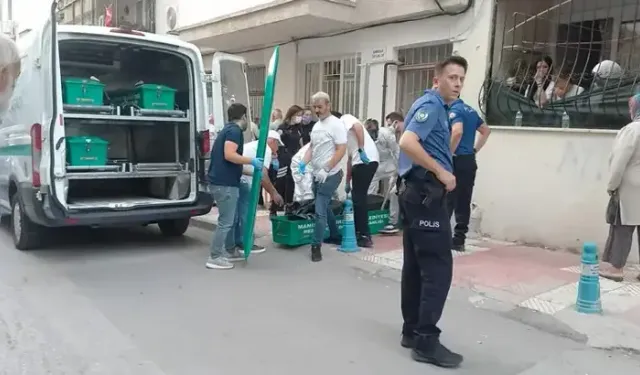 Kötü koku gerçeği ortaya çıkardı! Kardeşinin cansız bedeniyle 2 gün yaşamış