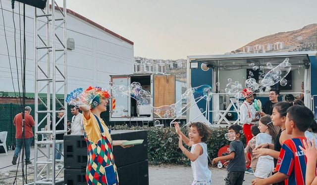 'Mahalle Şenliği' yaz boyunca İzmir'i dolaşacak