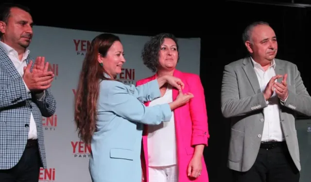 Manisa'da 15 belediye başkanı Yeni Parti'ye geçti