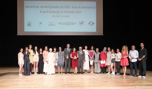 Moda Girişimciliği Akademisi'nde mezuniyet heyecanı