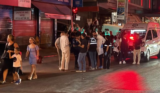 Motosikletli 2 şüpheli oto galeriye ateş açtı: 2'si ağır 4 yaralı!